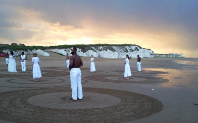 3 jours de beach art en Angleterre pour le clip Uyirin Uyire extraite du film indien Thaandavam