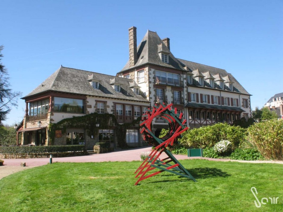 Jardin de sculptures monumentales à Chateaubourg