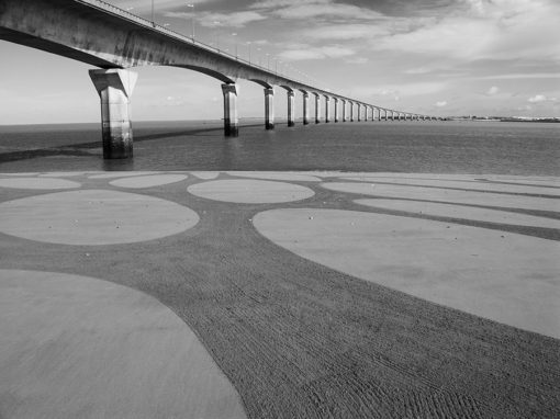 al rochelle, ile de Ré, pont, bridge, beach art, dougados