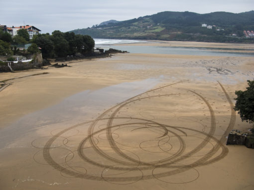 Mundaka, surf, beach art, dougados, circles, sand drawing