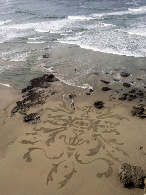 Biarritz, fresque, dessin sur le sable, beah art, dougados, marqueterie