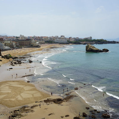 Biarritz, roche plate, roche, beach, ocean, surf, dougados, sand drawing