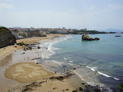 Biarritz, roche plate, roche, beach, ocean, surf, dougados, sand drawing