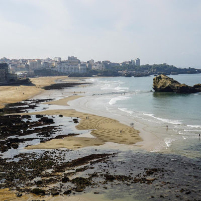 biaritz, beach art, miramar, rond, roche percée, sand drawing, ocean