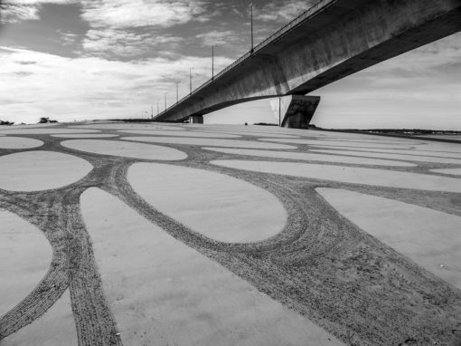 beach art, ile de Ré, la Rochelle, dougados, sand drawing, bridge, pont