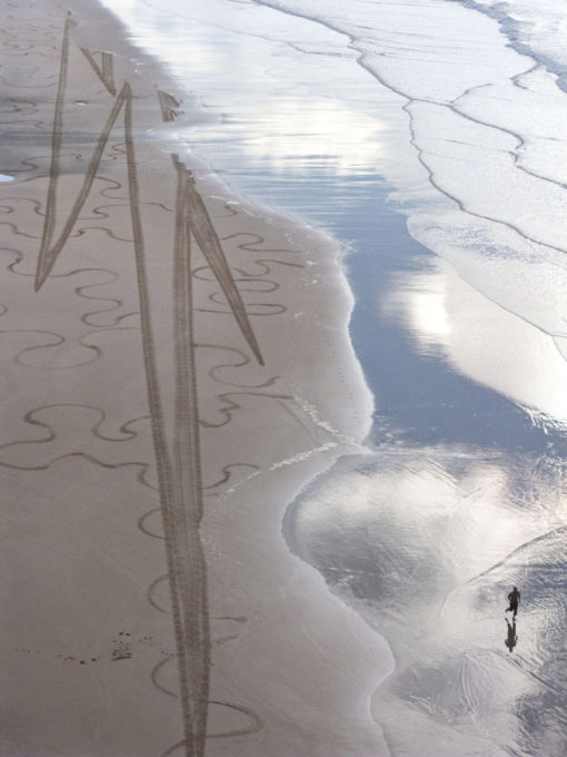 éclair, lightning, biarritz, runner, running, beach, beach art, dougados, photography, fine art