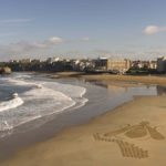 abeille, grande plage, biarritz, guerlain, drone, dougados, beach art
