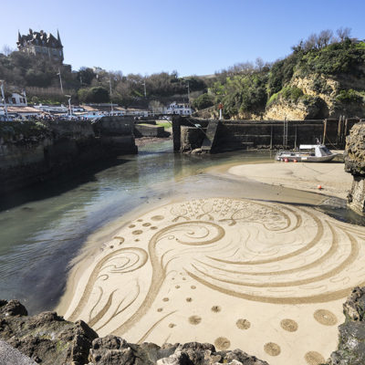 sam dougados, biarritz, beach art