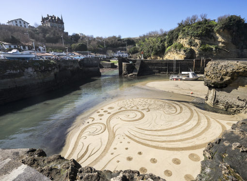 sam dougados, biarritz, beach art