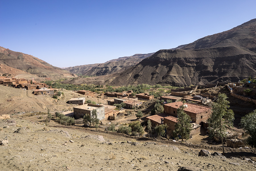 road trip passant par les villages de l'Atlas